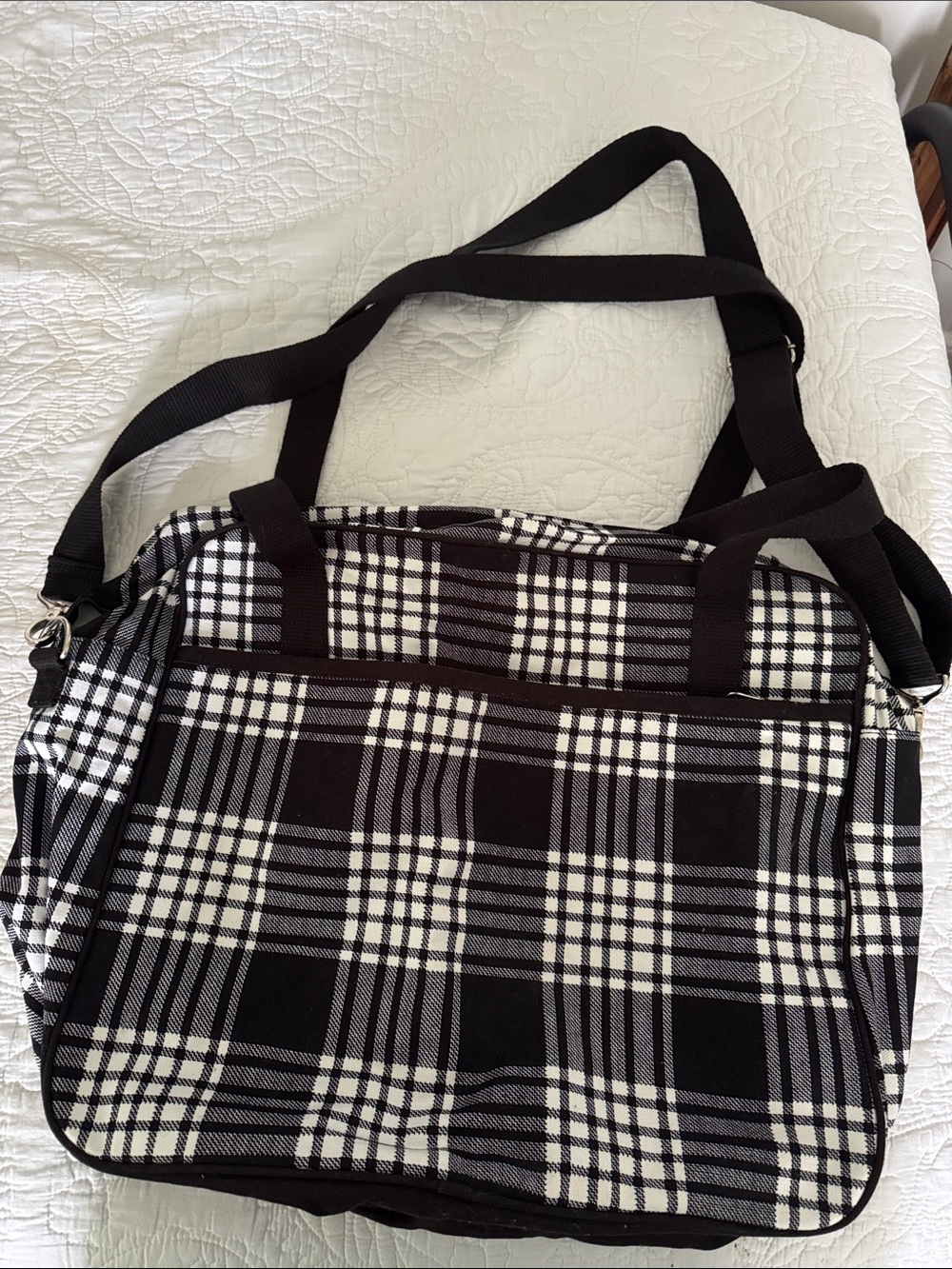 Brand New thirty-one “Away for the Weekend” bag in Perfectly Plaid